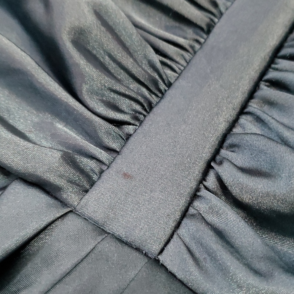 Formal gown - Picture 3 of 6